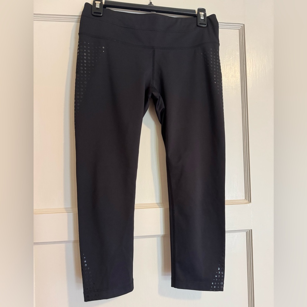 Athleta black workout leggings with textured detailing (size small tall)